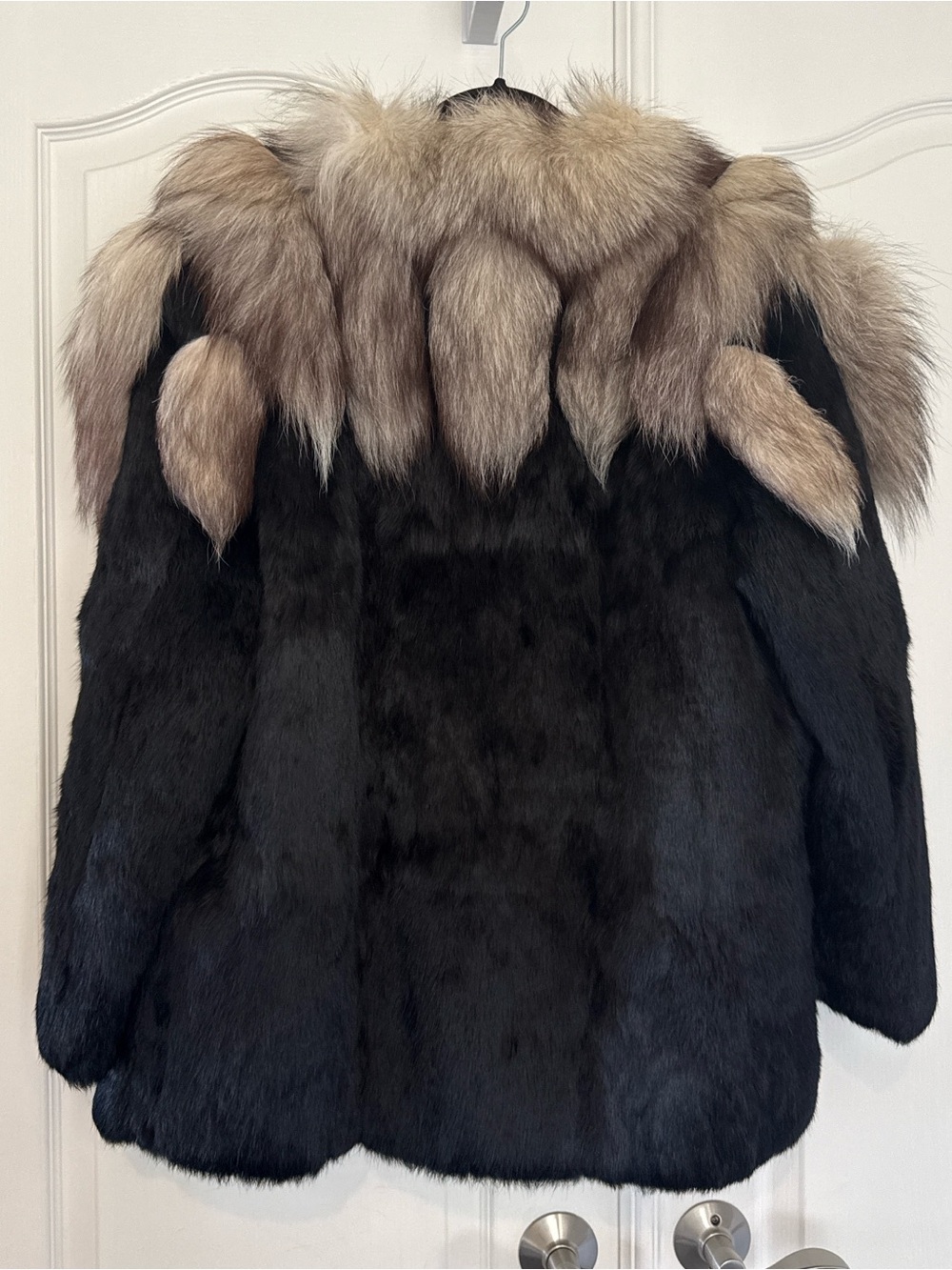 Vintage Niki black fox fur coat with silver fur trim, size M - Picture 7 of 9